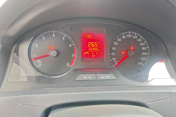 Used Volkswagen Santana 2015 1.6L Manual Fashion Edition Odometer Close Up