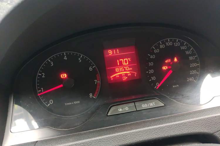 Used Volkswagen Santana 2015 1.6L Manual Fashion Edition Odometer Close Up