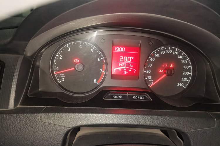 Used Volkswagen Santana 2015 1.4L Manual Fashion Edition Odometer Close Up