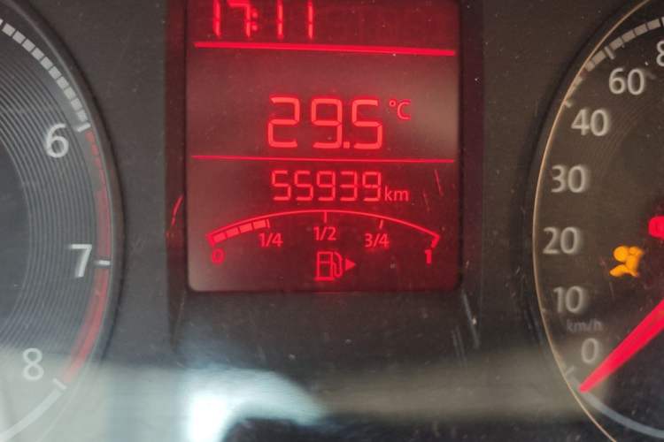 Used Volkswagen Santana 2015 1.6L Manual Fashion Edition Odometer Close Up
