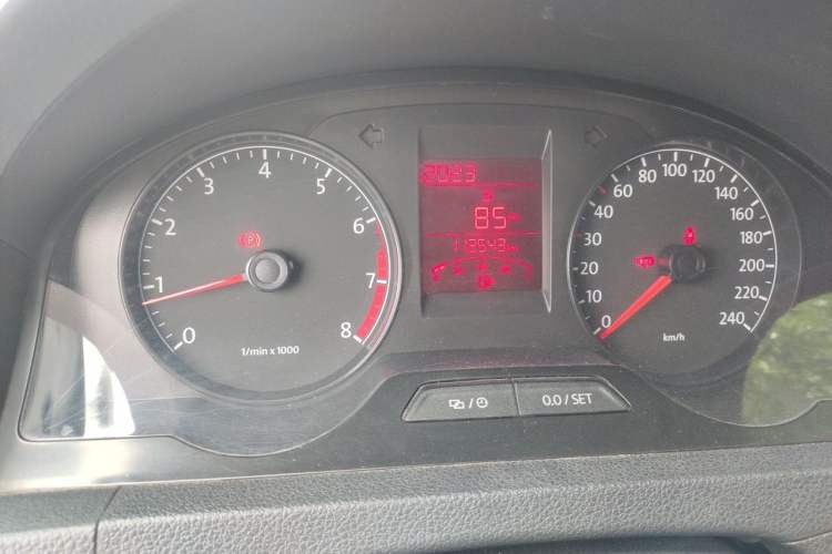Used Volkswagen Santana 2015 1.6L Manual Comfort Edition Odometer Close Up