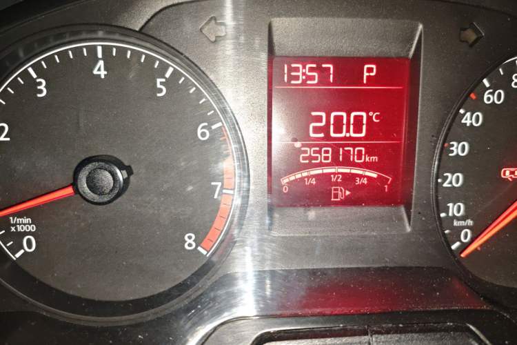 Used Volkswagen Santana 2015 1.6L Automatic Comfort Edition Odometer Close Up