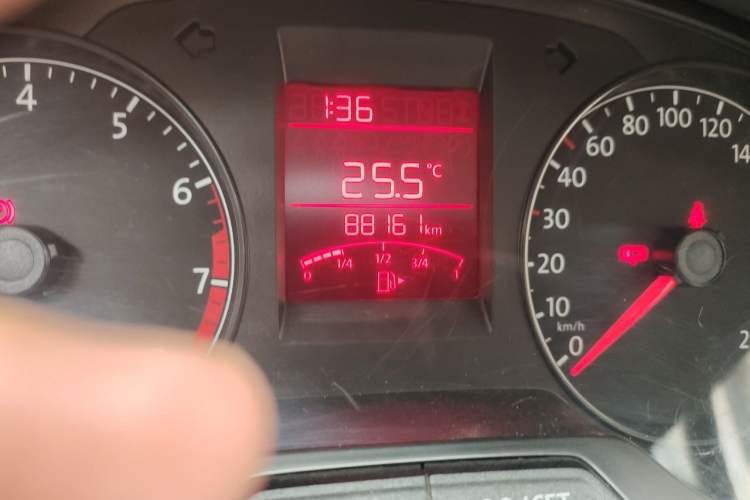 Used Volkswagen Santana 2015 1.4L Manual Fashion Edition Odometer Close Up