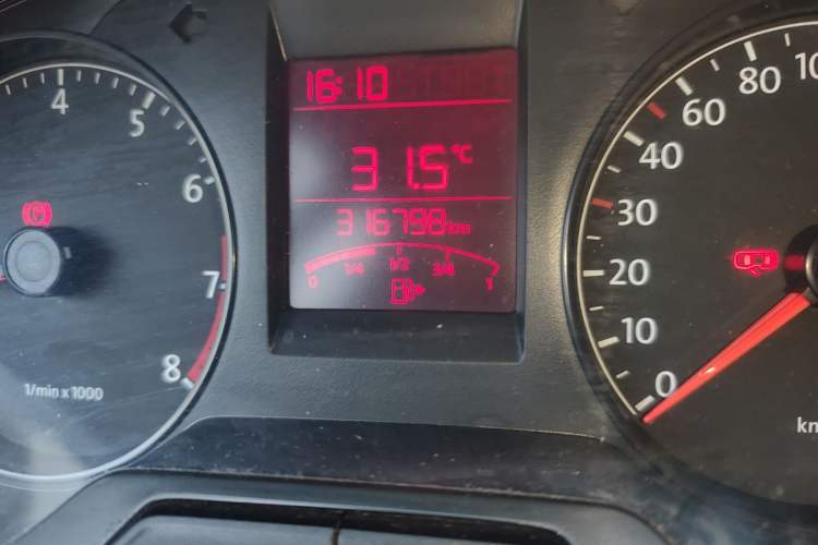 Used Volkswagen Santana 2015 1.6L Manual Fashion Edition Odometer Close Up