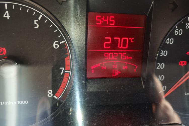 Used Volkswagen Santana 2015 1.6L Manual Fashion Edition Odometer Close Up