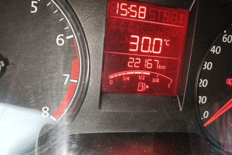 Used Volkswagen Santana 2015 1.4L Manual Fashion Edition Odometer Close Up