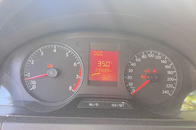 Used Volkswagen Santana 2015 1.4L Manual Fashion Edition Odometer Close Up