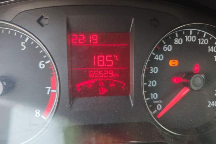 Used Volkswagen Santana 2015 1.6L Manual Comfort Edition Odometer Close Up