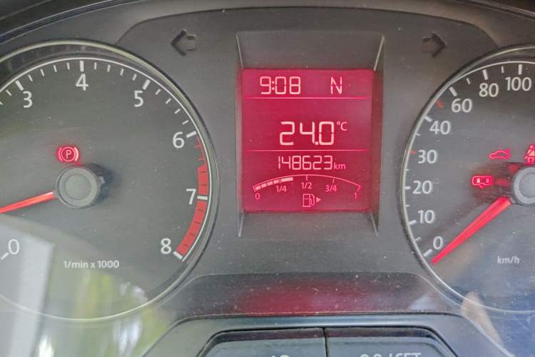 Used Volkswagen Santana 2015 1.6L Automatic Fashion Edition Odometer Close Up