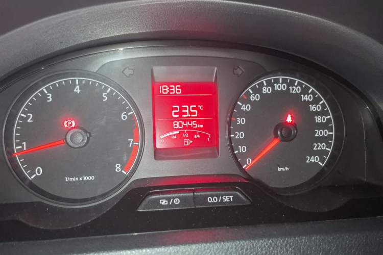 Used Volkswagen Santana 2015 1.6L Manual Fashion Edition Odometer Close Up