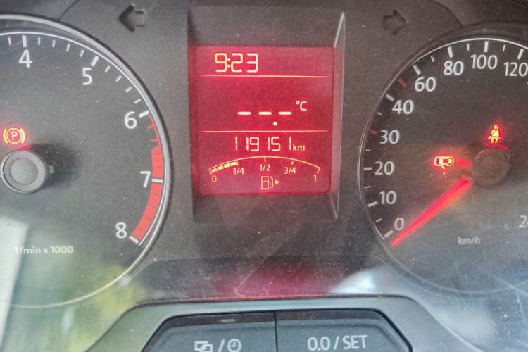 Used Volkswagen Santana 2015 1.6L Manual Fashion Edition Odometer Close Up