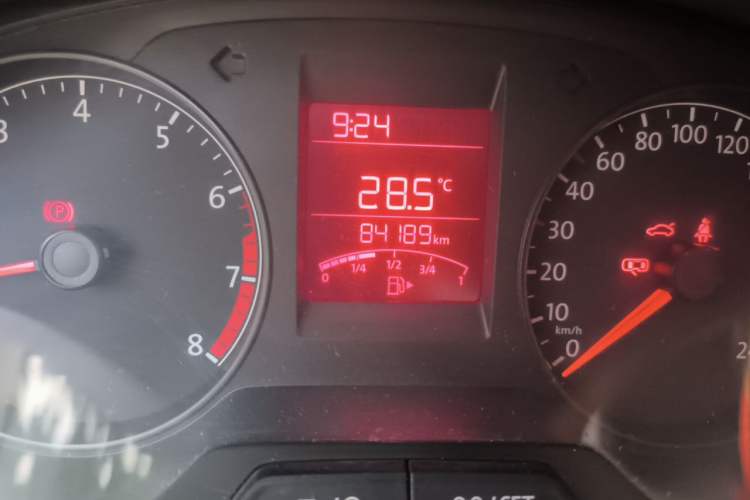 Used Volkswagen Santana 2015 1.6L Manual Fashion Edition Odometer Close Up