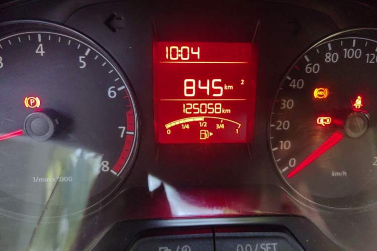 Used Volkswagen Santana 2015 1.6L Manual Comfort Edition Odometer Close Up