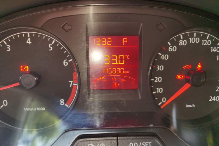 Used Volkswagen Santana 2015 1.6L Automatic Fashion Edition Odometer Close Up