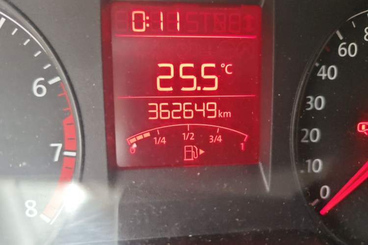 Used Volkswagen Santana 2015 1.6L Manual Fashion Edition Odometer Close Up