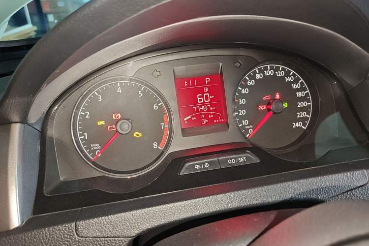 Used Volkswagen Santana 2015 1.6L Automatic Comfort Edition Odometer Close Up