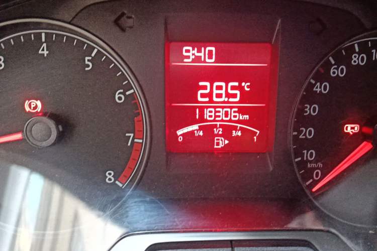 Used Volkswagen Santana 2015 1.6L Manual Fashion Edition Odometer Close Up