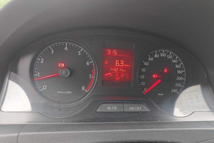 Used Volkswagen Santana 2015 1.6L Manual Comfort Edition Odometer Close Up