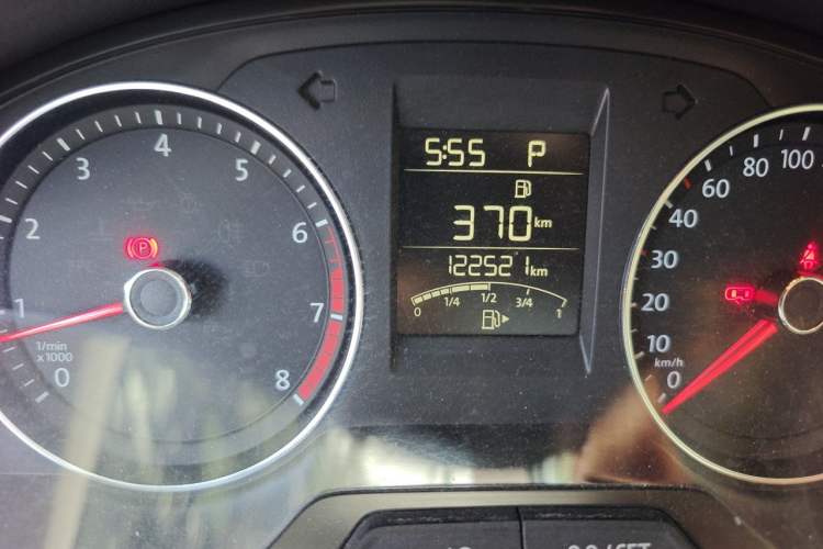 Used Volkswagen Santana 2015 Haval H6 1.6L Automatic Comfort Model Odometer Close Up