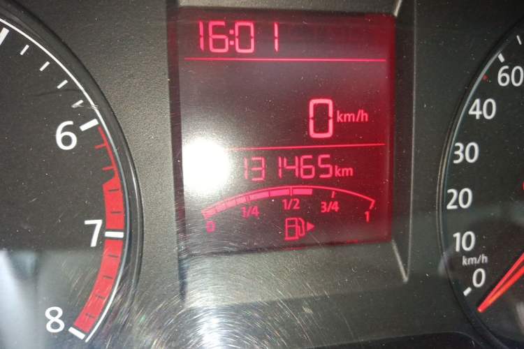 Used Volkswagen Santana 2015 1.6L Manual Comfort Edition Odometer Close Up