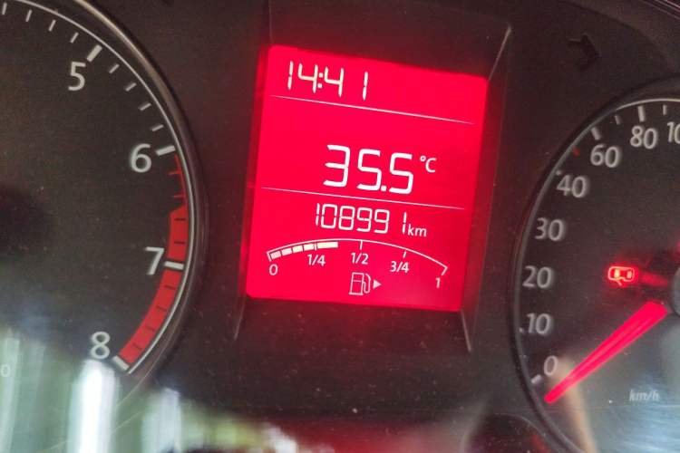 Used Volkswagen Santana 2015 1.6L Manual Fashion Edition Odometer Close Up