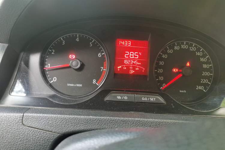 Used Volkswagen Santana 2015 1.6L Manual Fashion Edition Odometer Close Up