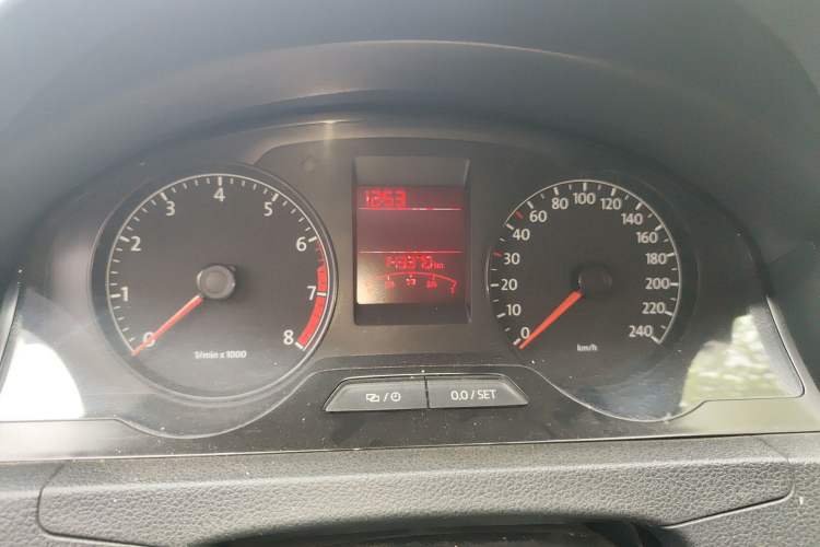 Used Volkswagen Santana 2015 1.6L Manual Fashion Edition Odometer Close Up
