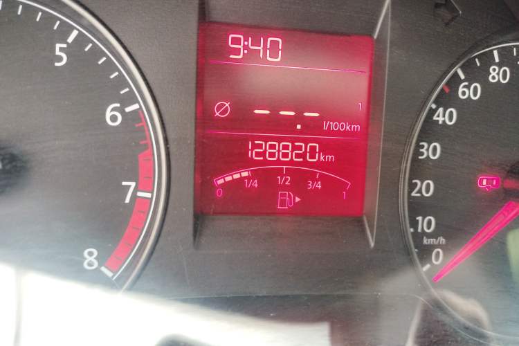 Used Volkswagen Santana 2015 1.6L Manual Comfort Edition Odometer Close Up