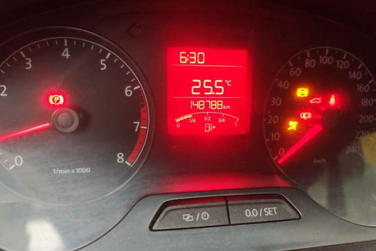 Used Volkswagen Santana 2015 1.4L Manual Fashion Edition Odometer Close Up