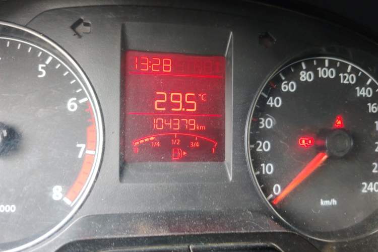 Used Volkswagen Santana 2015 1.4L Manual Fashion Edition Odometer Close Up