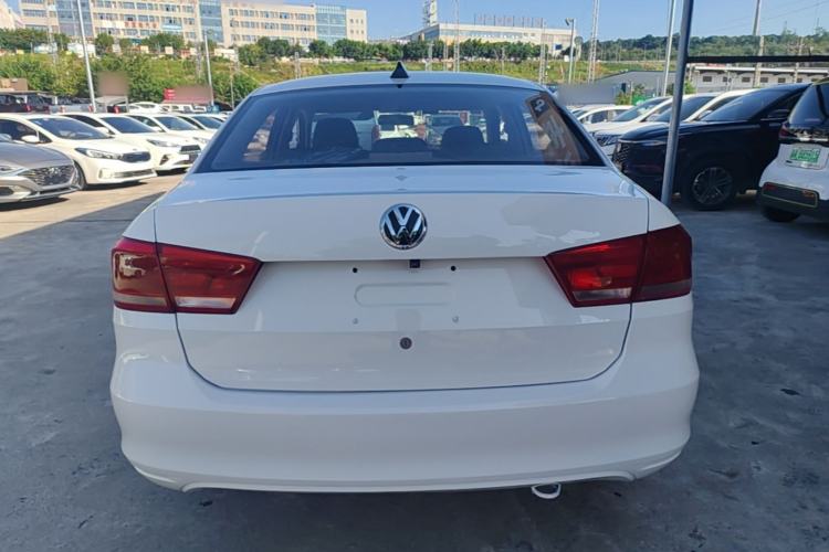 Used Volkswagen Santana 2015 1.6L Manual Fashion Edition Rear