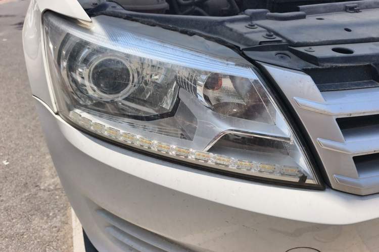 Used Volkswagen Santana 2015 1.6L Manual Fashion Edition Right Front Headlight