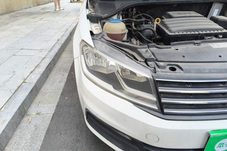 Used Volkswagen Santana 2015 Haval H9 1.6L Manual Comfort Edition Right Front Headlight