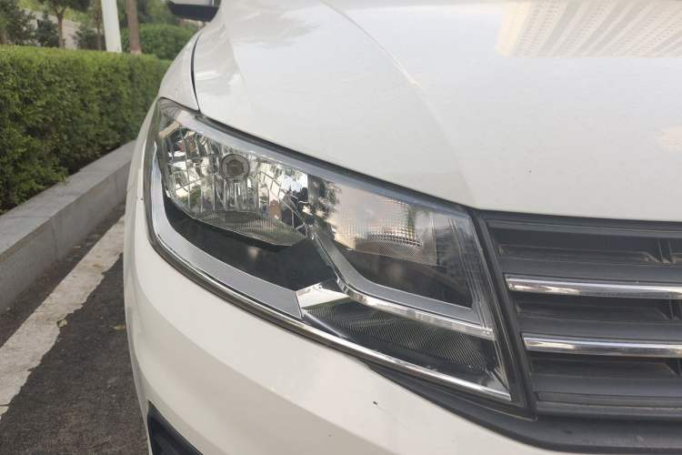Used Volkswagen Santana 2015 Haval H6 1.6L Automatic Luxury Model Right Front Headlight