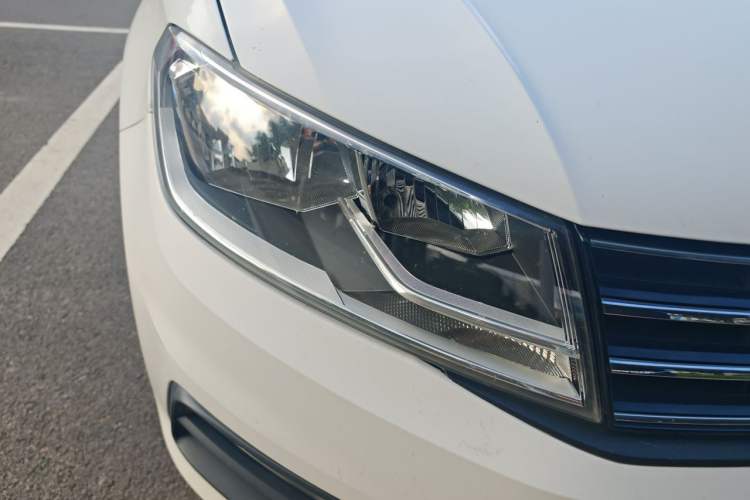 Used Volkswagen Santana 2015 Haval H6 1.6L Automatic Comfort Model Right Front Headlight