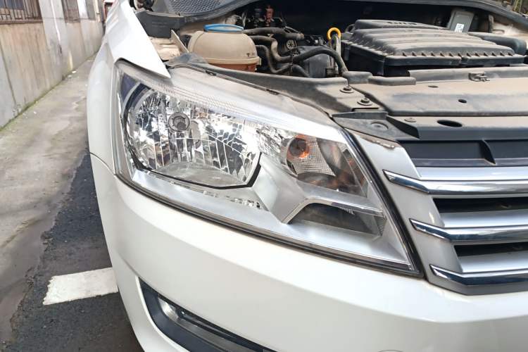 Used Volkswagen Santana 2015 1.4L Manual Comfort Edition Right Front Headlight