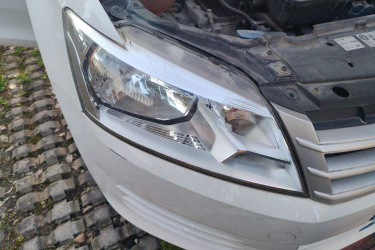 Used Volkswagen Santana 2015 1.6L Manual Fashion Edition Right Front Headlight