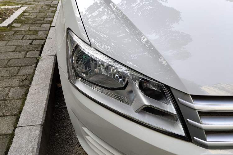 Used Volkswagen Santana 2015 1.4L Manual Fashion Edition Right Front Headlight