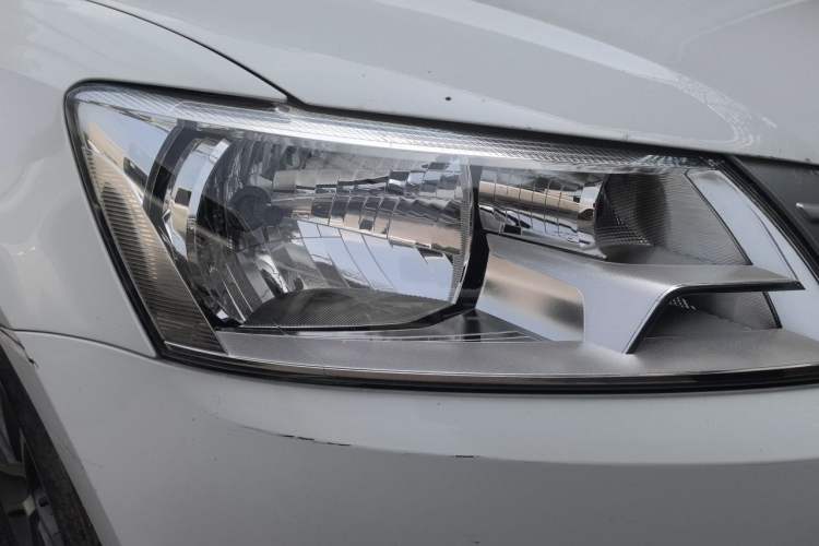 Used Volkswagen Santana 2015 1.6L Manual Fashion Edition Right Front Headlight
