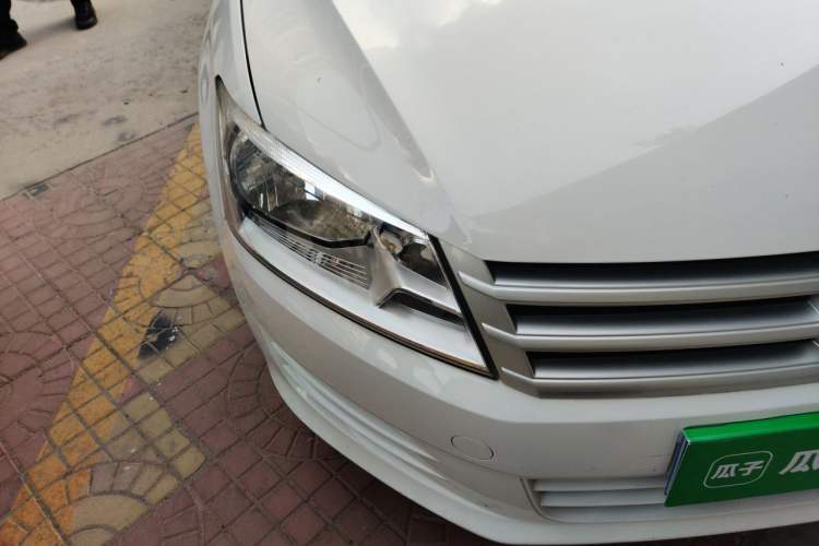 Used Volkswagen Santana 2015 1.4L Manual Fashion Edition Right Front Headlight