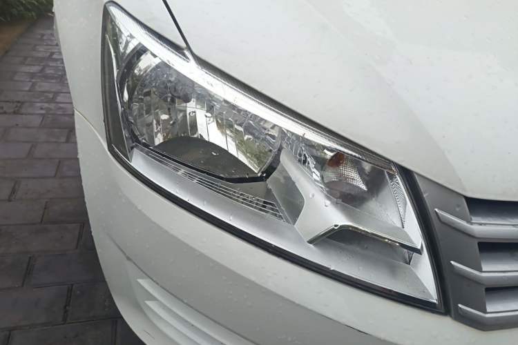 Used Volkswagen Santana 2015 1.6L Manual Fashion Edition Right Front Headlight