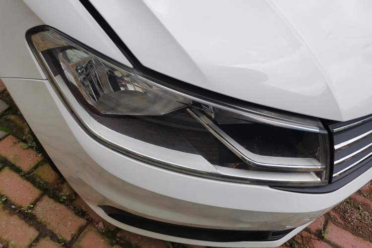 Used Volkswagen Santana 2015 Haval H9 1.6L Automatic Luxury Model Right Front Headlight