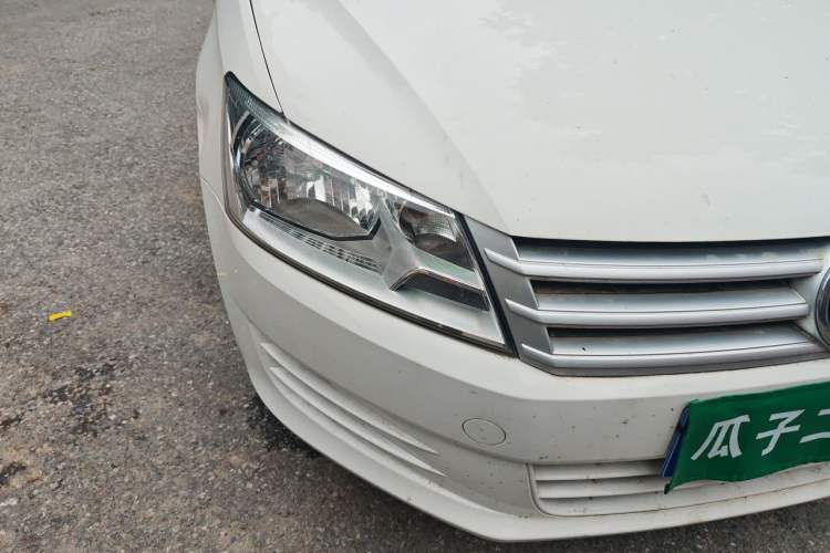 Used Volkswagen Santana 2015 1.6L Automatic Fashion Edition Right Front Headlight