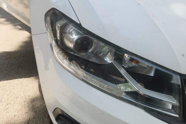 Used Volkswagen Santana 2015 Haval H6 1.6L Automatic Luxury Model Right Front Headlight
