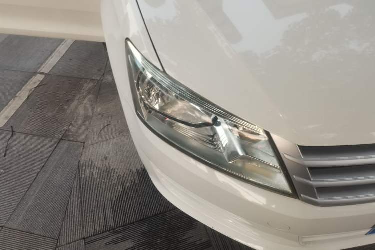 Used Volkswagen Santana 2015 1.6L Manual Fashion Edition Right Front Headlight