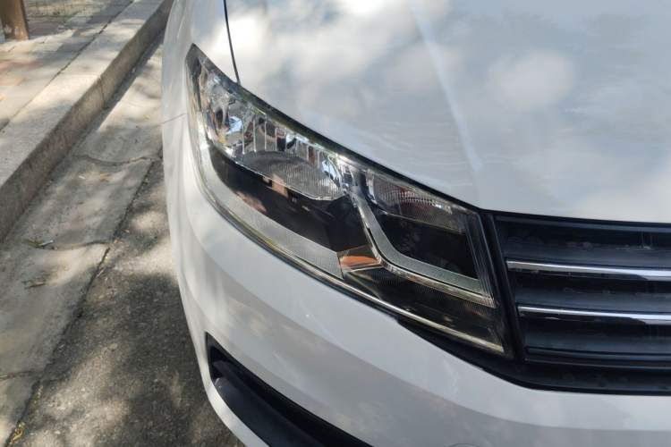 Used Volkswagen Santana 2015 Haval H6 1.6L Automatic Luxury Model Right Front Headlight