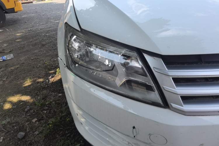 Used Volkswagen Santana 2015 1.6L Automatic Fashion Edition Right Front Headlight