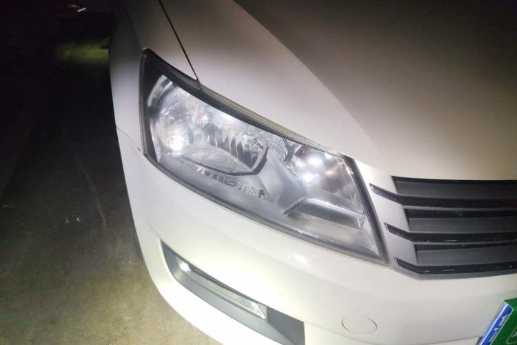 Used Volkswagen Santana 2015 1.6L Manual Comfort Edition Right Front Headlight