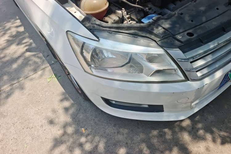 Used Volkswagen Santana 2015 1.6L Manual Comfort Edition Right Front Headlight