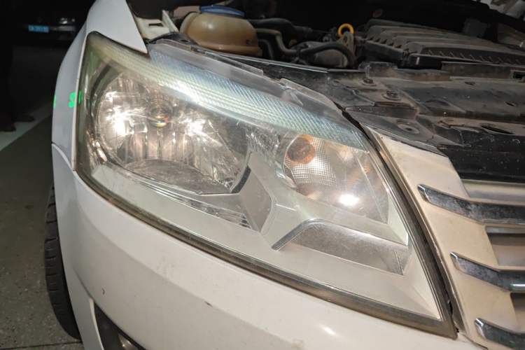 Used Volkswagen Santana 2015 1.6L Manual Comfort Edition Right Front Headlight